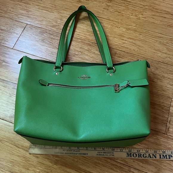 Green Coach Shoulder Bag - Picture 2 of 10